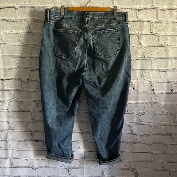 Old Navy Curvy High-Waisted Jeans - Picture 2 of 8